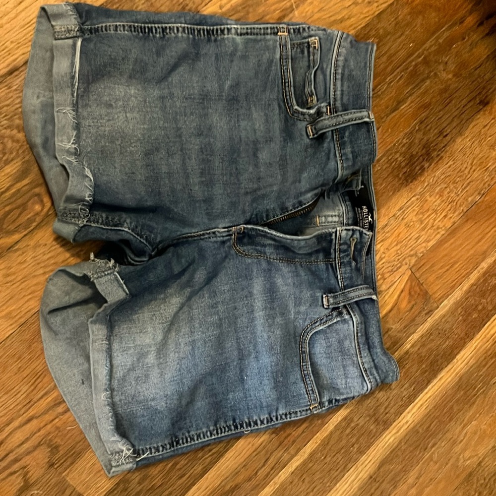 Hollister Mid-Rise 5” Inseam Shorts